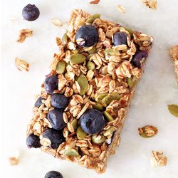 Frukostbar med blåbär, mandel och apelsinskal